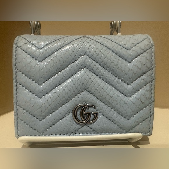 Gucci Baby Blue GG Marmont Quilted Python & Calfskin
Leather Compact Wallet - Picture 2 of 13